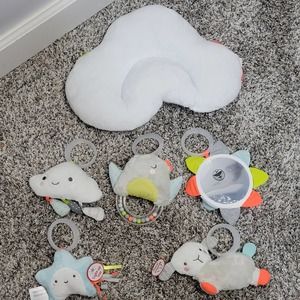 New Tummy Time play set 6 pieces pillow and 5 toys